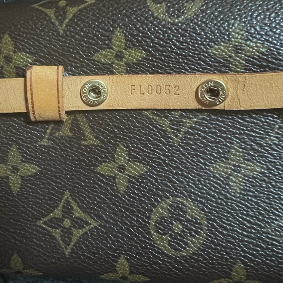 LOUIS VUITTON BELT BAG - Picture 11 of 14